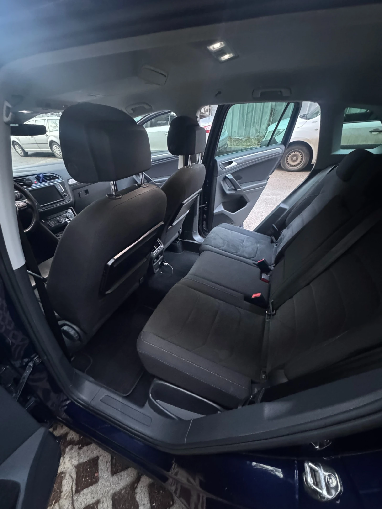 VW Tiguan, снимка 15 - Автомобили и джипове - 53775073