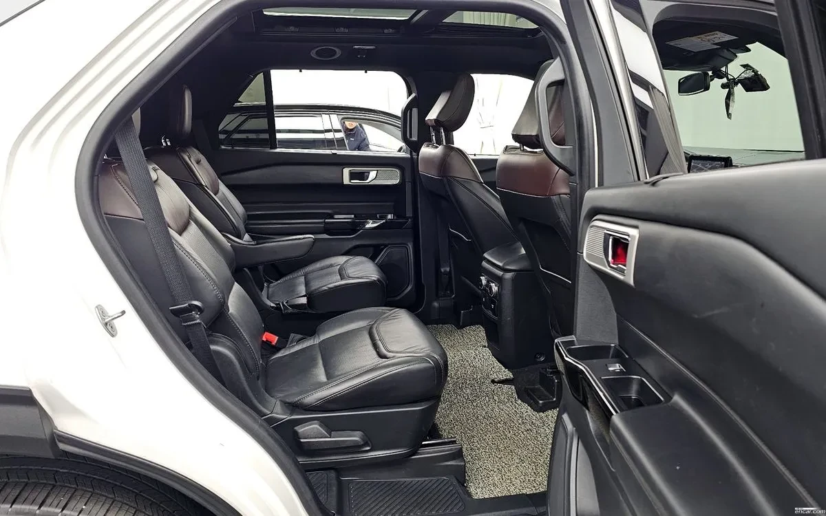 Ford Explorer 3.0 V6 / PLATINUM / B&O / DIGITAL / 360 / PANO, снимка 10 - Автомобили и джипове - 54060185