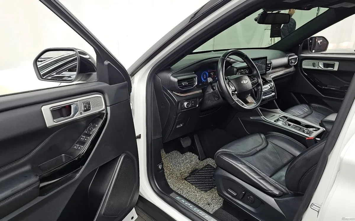 Ford Explorer 3.0 V6 / PLATINUM / B&O / DIGITAL / 360 / PANO, снимка 8 - Автомобили и джипове - 54060185