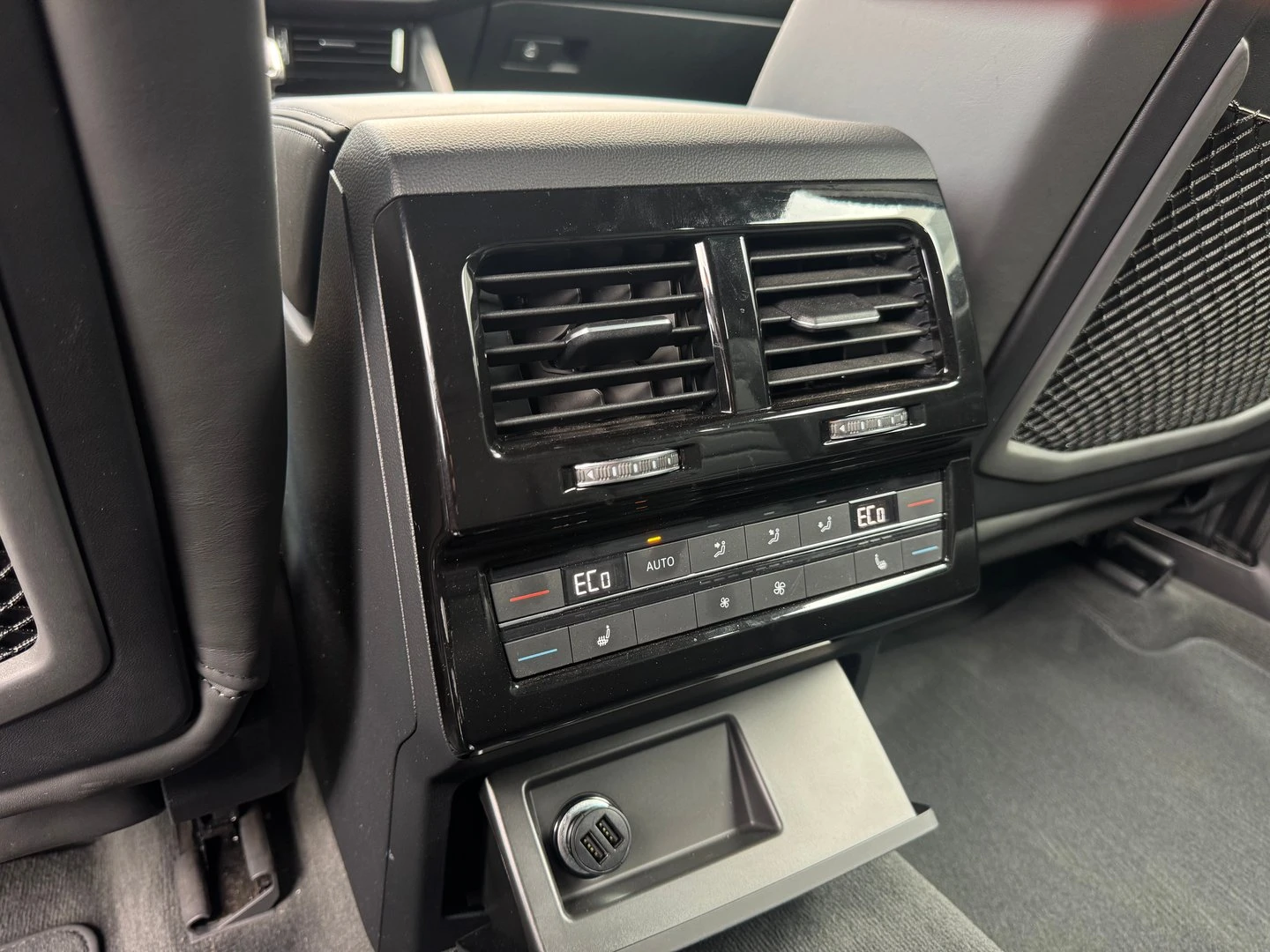 VW Touareg, снимка 11 - Автомобили и джипове - 55650265