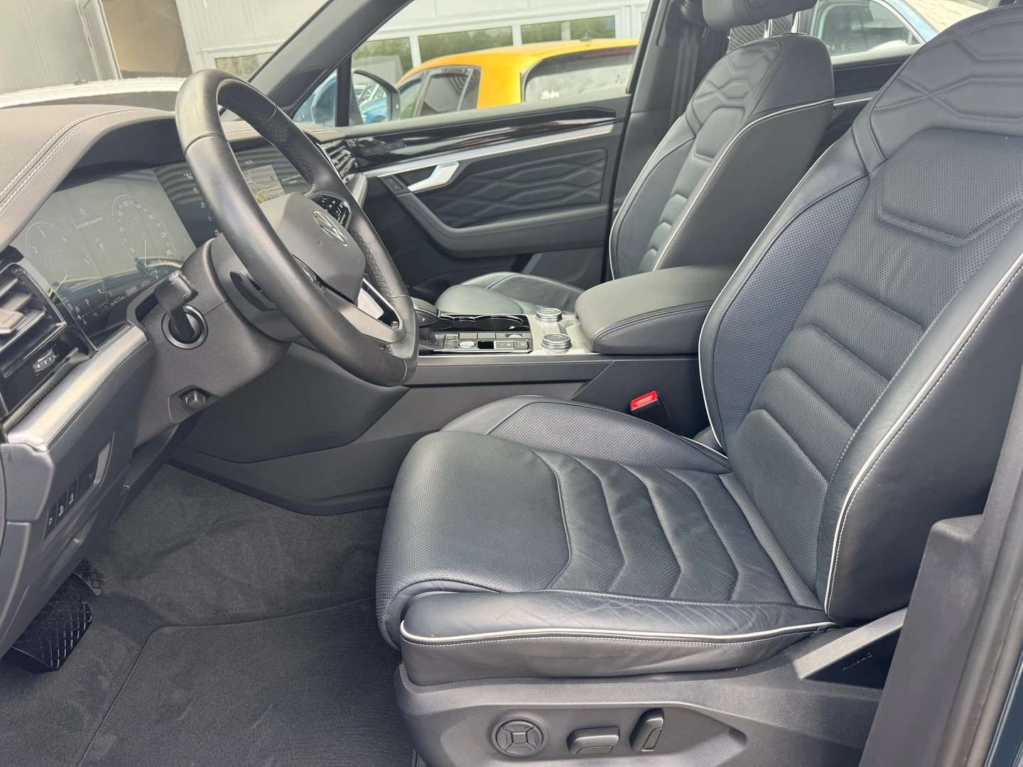 VW Touareg, снимка 8 - Автомобили и джипове - 55650265