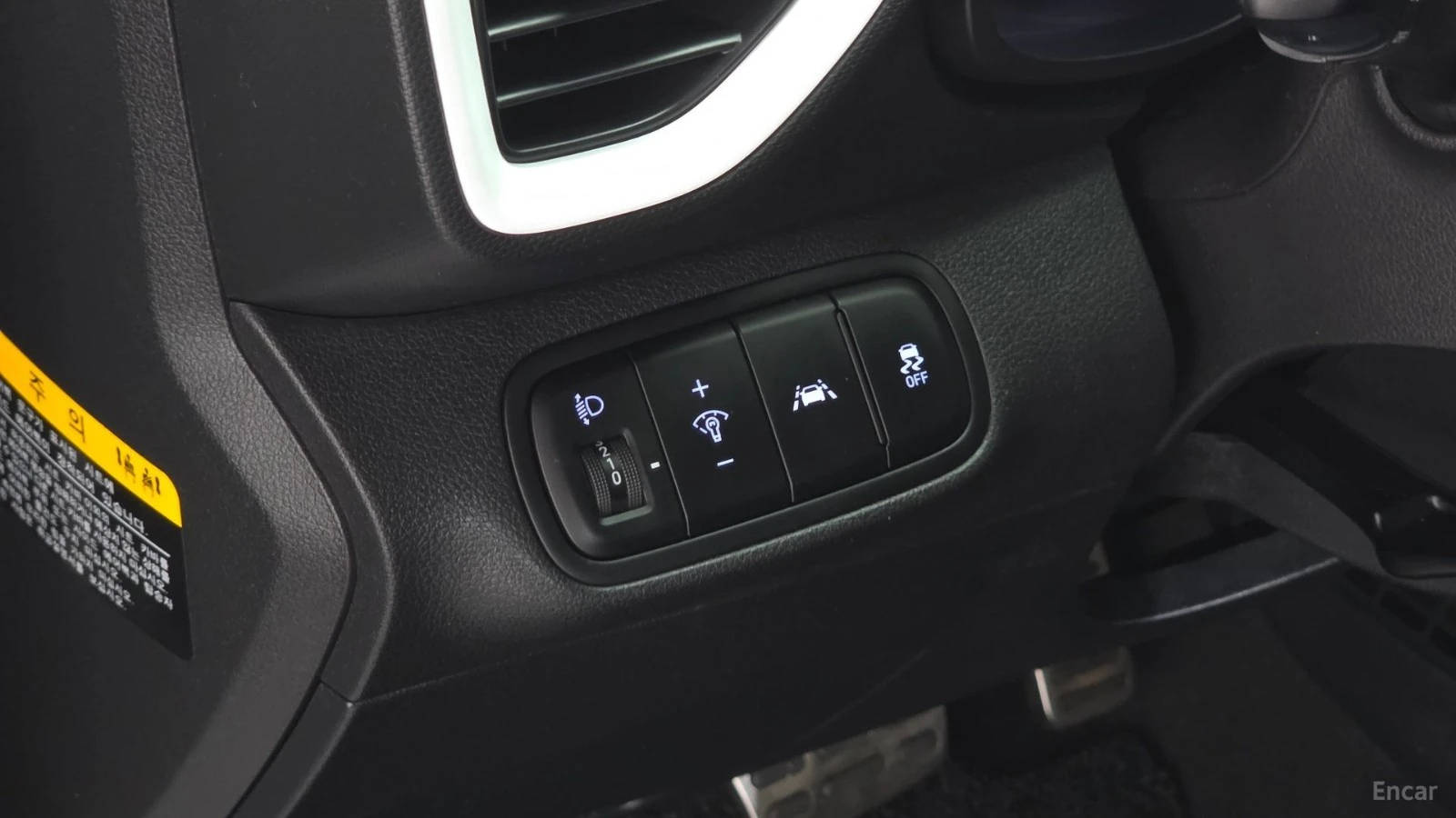 Hyundai Venue 1.6* Flux* КОЖА* ПОДГРЕВ* КАМЕРА* , снимка 15 - Автомобили и джипове - 55628359