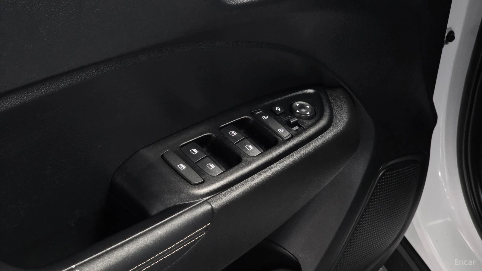 Hyundai Venue 1.6* Flux* КОЖА* ПОДГРЕВ* КАМЕРА* , снимка 16 - Автомобили и джипове - 55628359