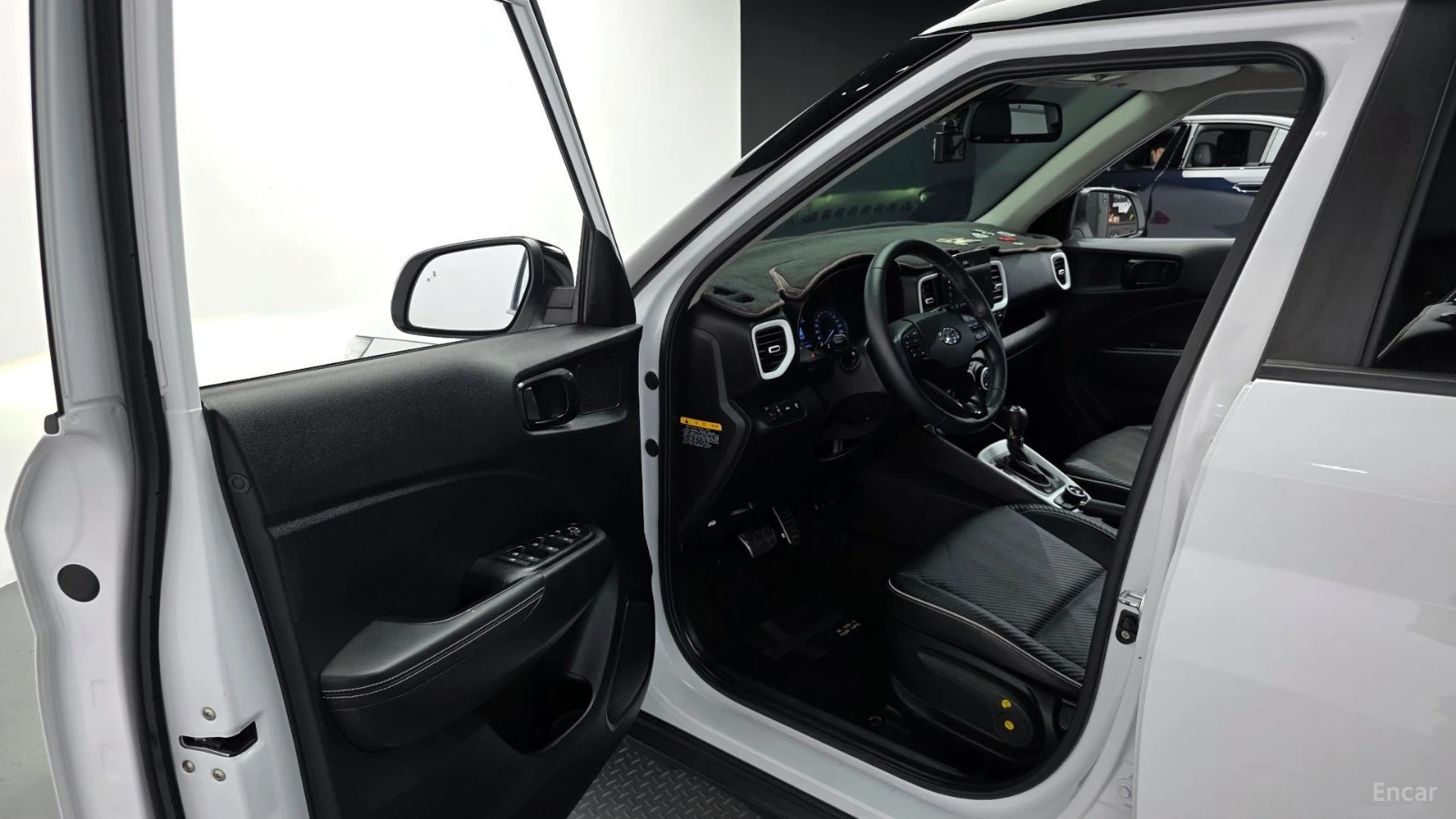 Hyundai Venue 1.6* Flux* КОЖА* ПОДГРЕВ* КАМЕРА* , снимка 10 - Автомобили и джипове - 55628359