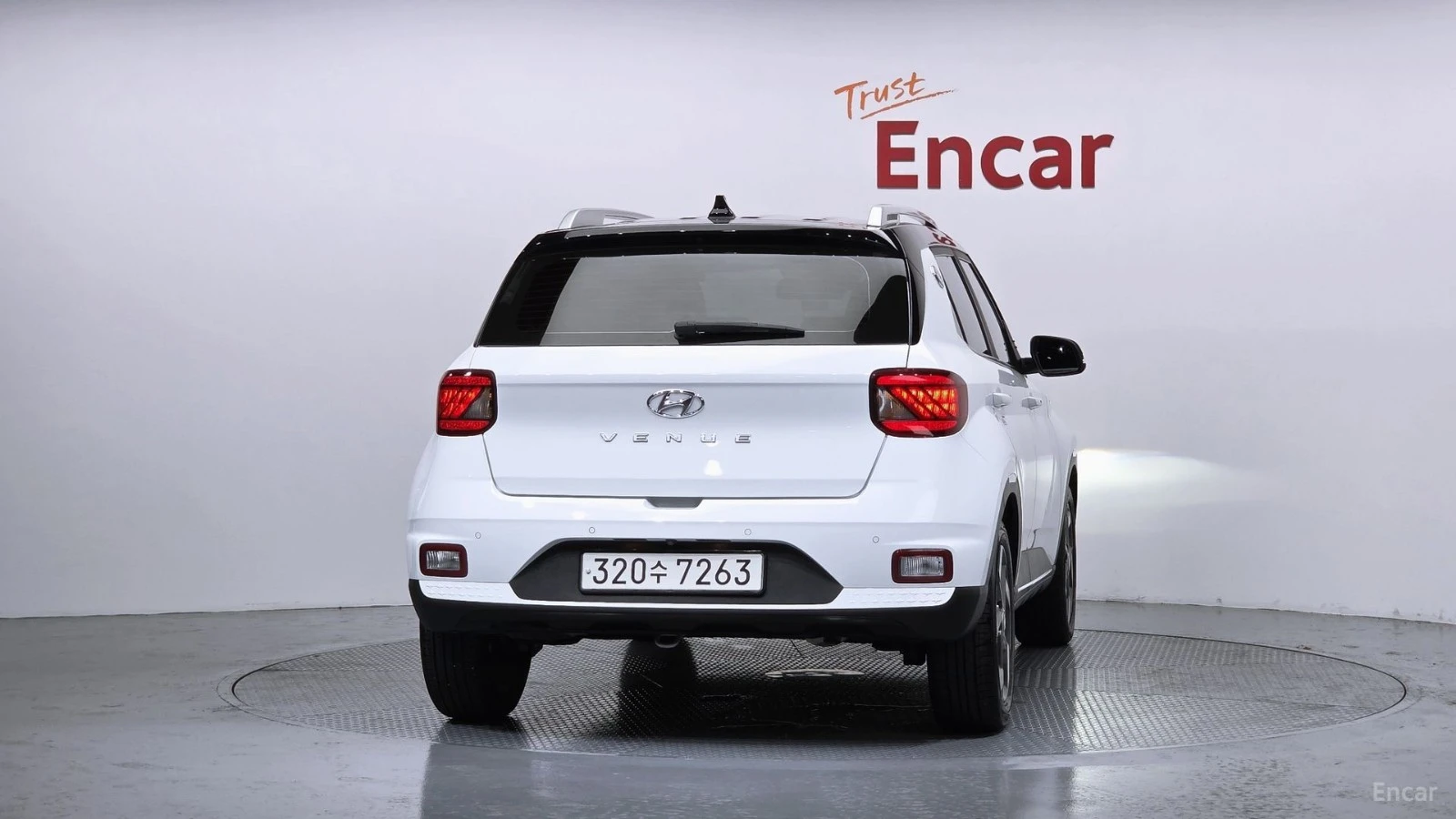 Hyundai Venue 1.6* Flux* КОЖА* ПОДГРЕВ* КАМЕРА* , снимка 4 - Автомобили и джипове - 55628359