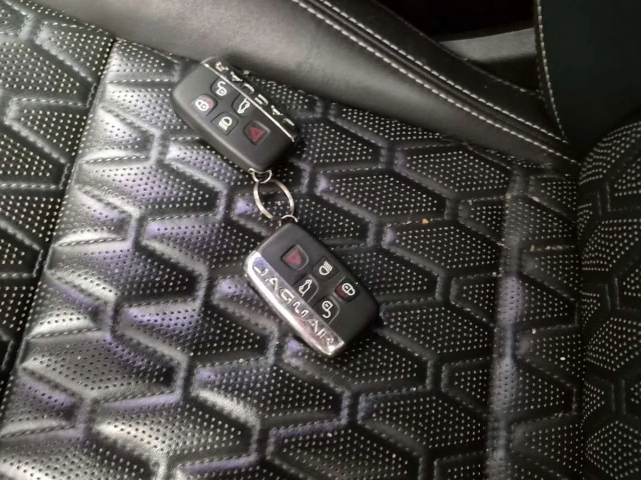 Jaguar F-PACE * SVR * CARFAX * 2 ����� * �������� *  | Mobile.bg � ����������� 9