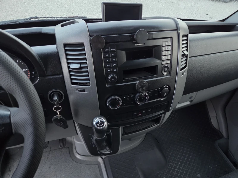 Mercedes-Benz Sprinter 319 CDI, Автомат, Климатик, Падащ борд, снимка 10 - Бусове и автобуси - 52495540