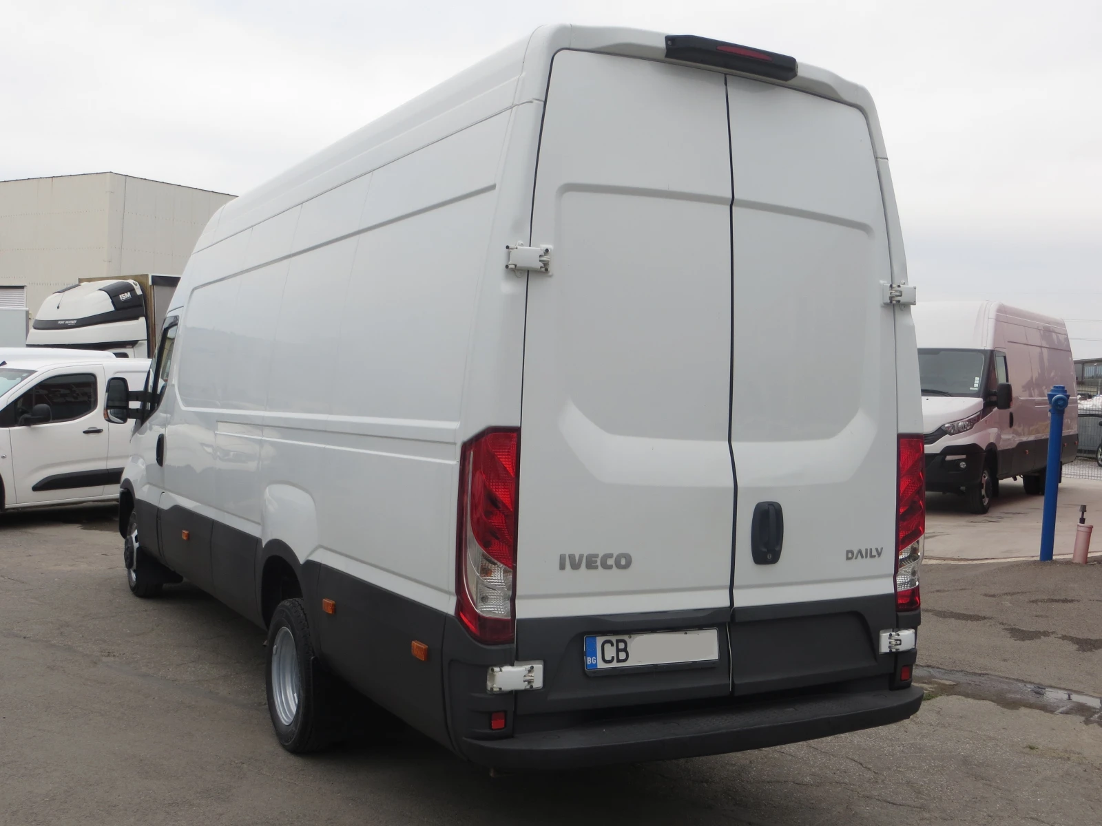 Iveco Daily 50C35 МАКСИ 18 КУБ.М. ОБЕМ НА ТОВАРНОТО ПОМЕЩЕНИЕ - изображение 3
