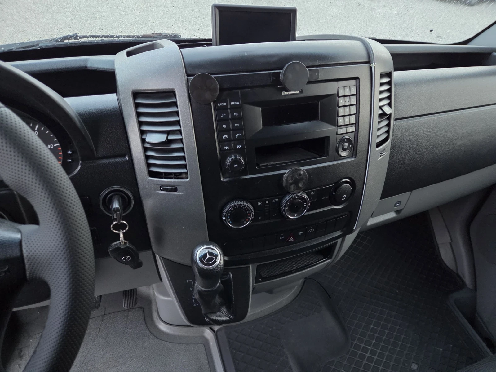 Mercedes-Benz Sprinter 319 CDI, Автомат, Климатик, Падащ борд - изображение 10