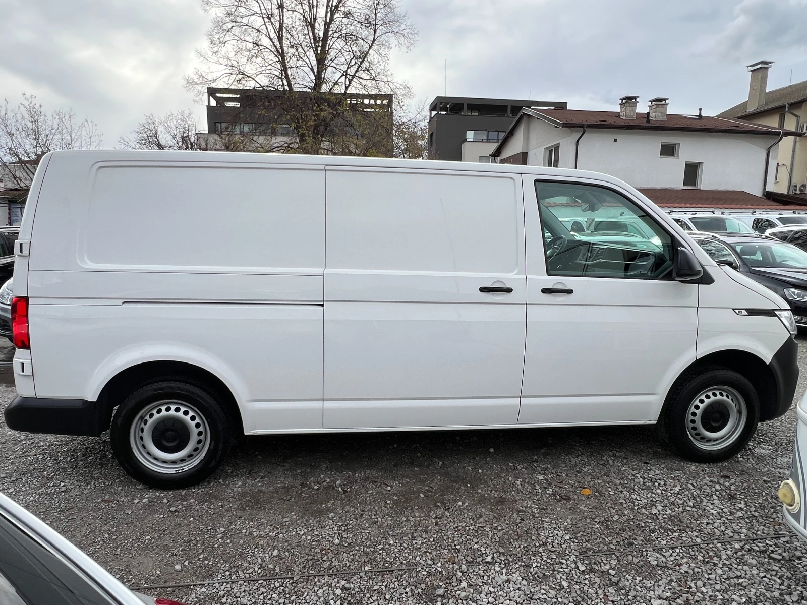 VW T6 T6.1 2.0TDI ДЪЛГА БАЗА/ДВЕ СТРАНИЧНИ ВРАТИ/ - изображение 6