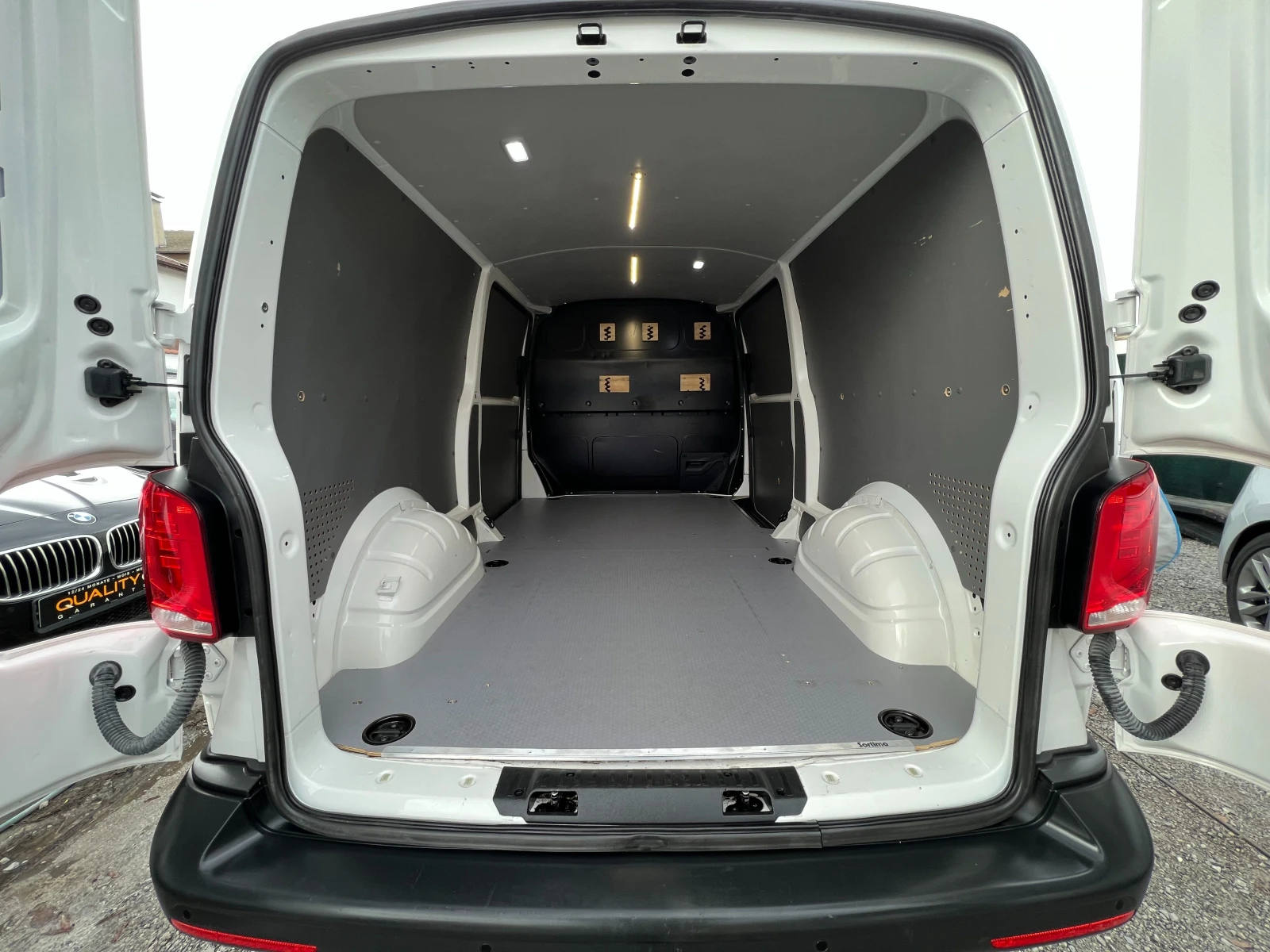 VW T6 T6.1 2.0TDI ДЪЛГА БАЗА/ДВЕ СТРАНИЧНИ ВРАТИ/ - изображение 10