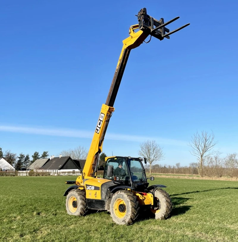 Телескопичен товарач JCB 531-70, снимка 6 - Селскостопанска техника - 53289461