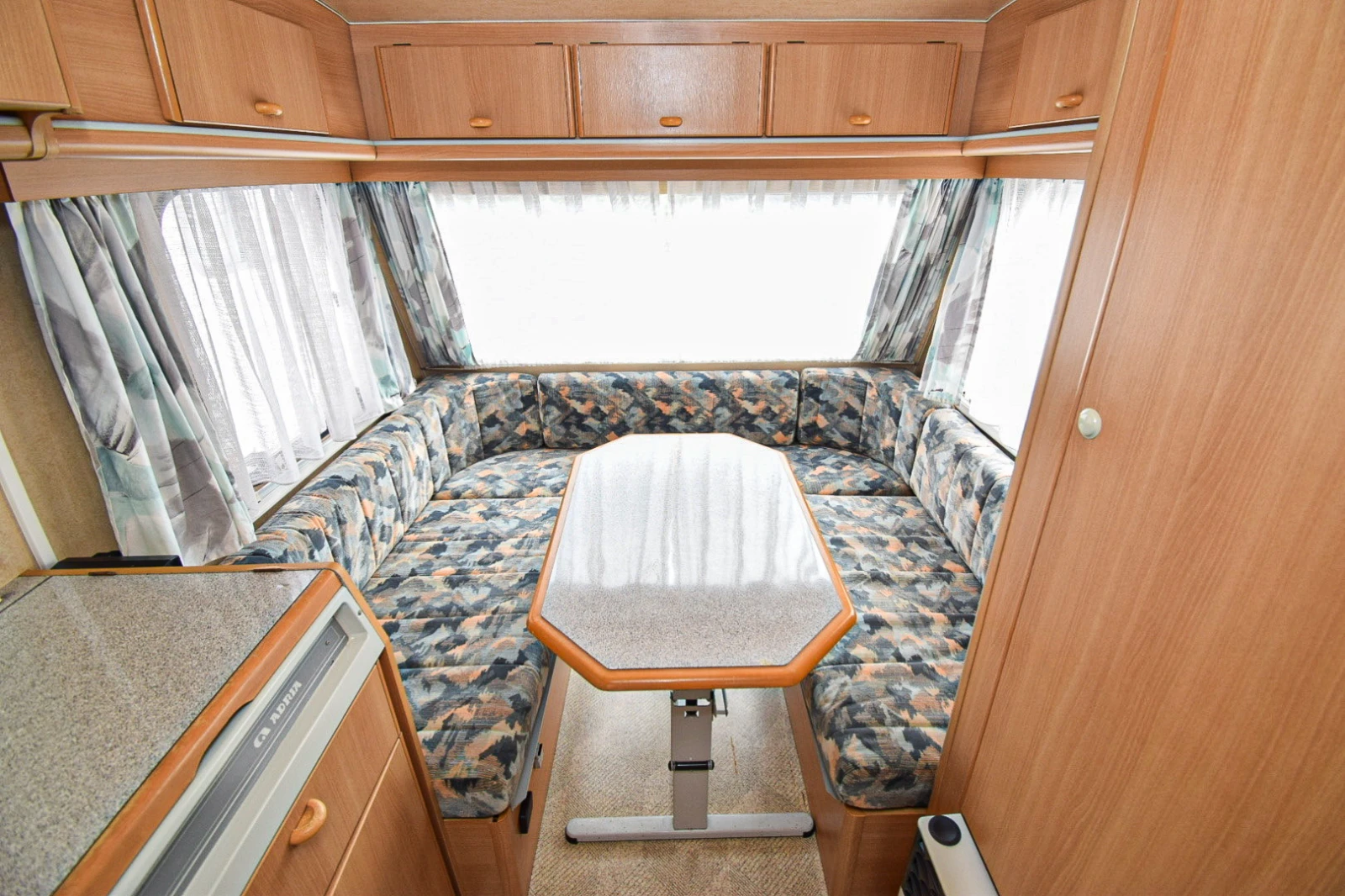 Каравана Adria 350+ форселт/750 кг!!!, снимка 7 - Каравани и кемпери - 54553851