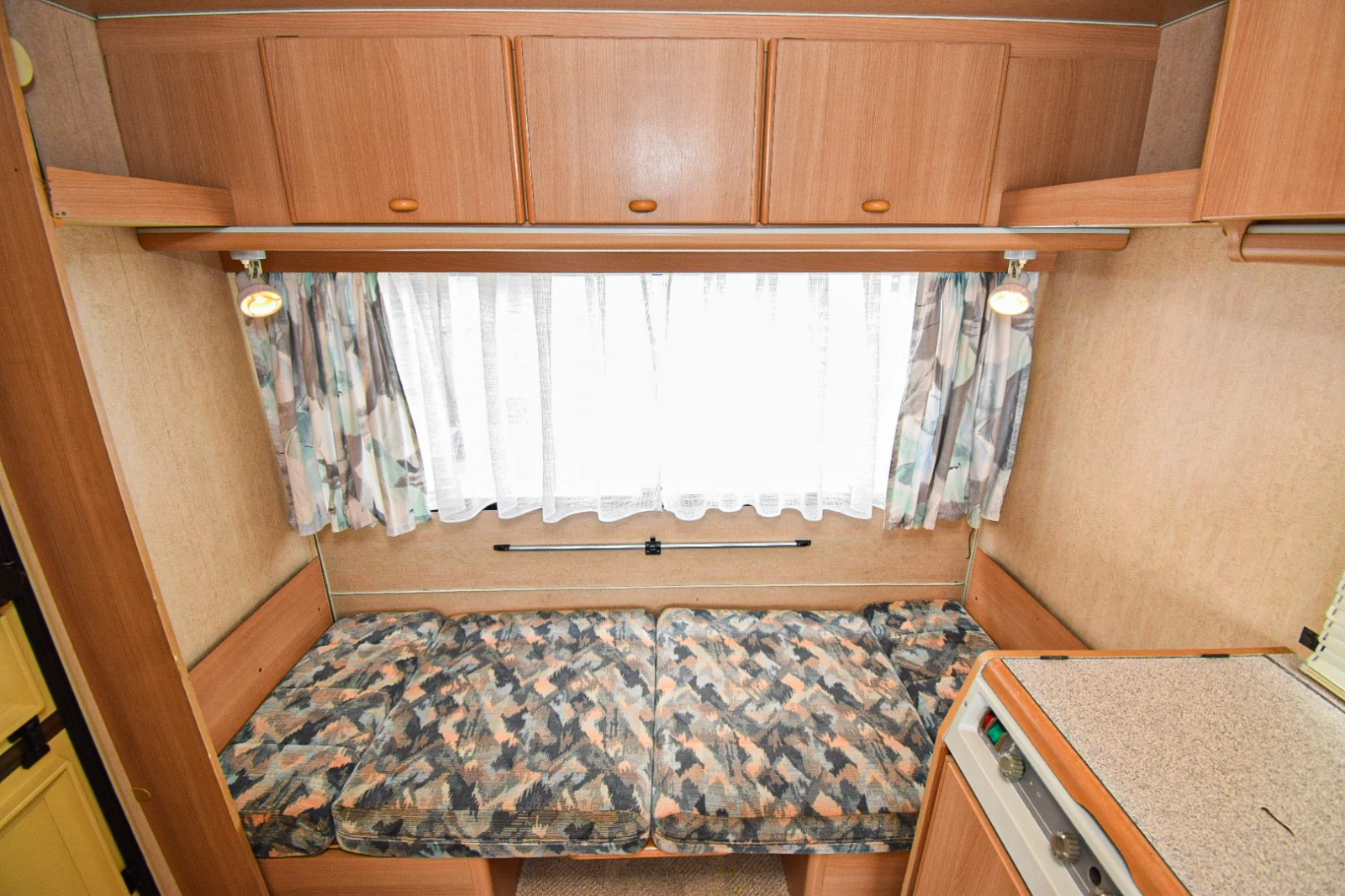 Каравана Adria 350+ форселт/750 кг!!!, снимка 14 - Каравани и кемпери - 54553851