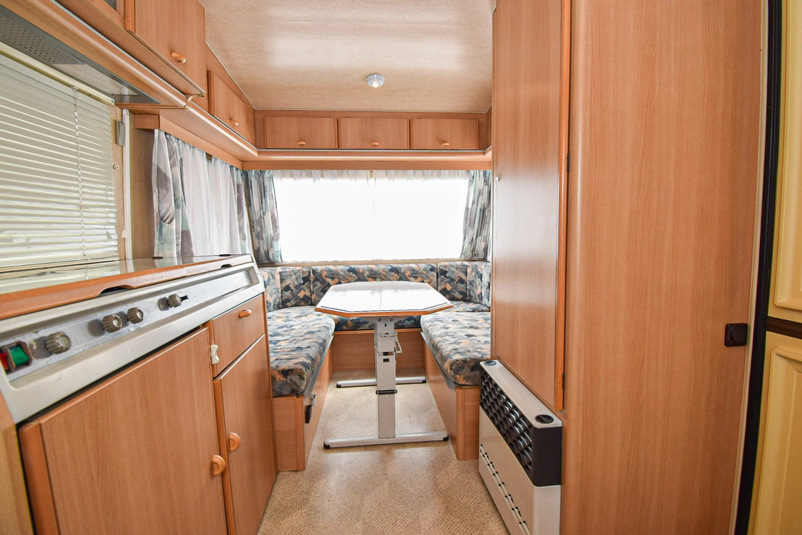 Каравана Adria 350+ форселт/750 кг!!!, снимка 6 - Каравани и кемпери - 54553851