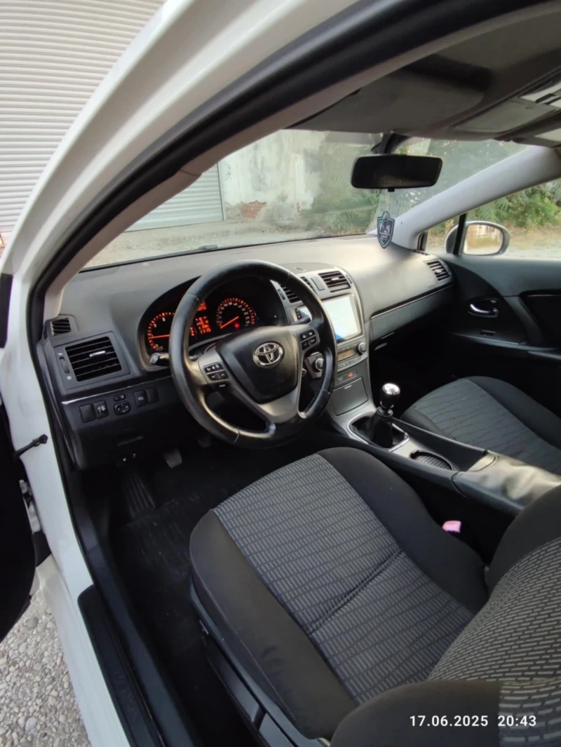 Toyota Avensis, снимка 10 - Автомобили и джипове - 50794935