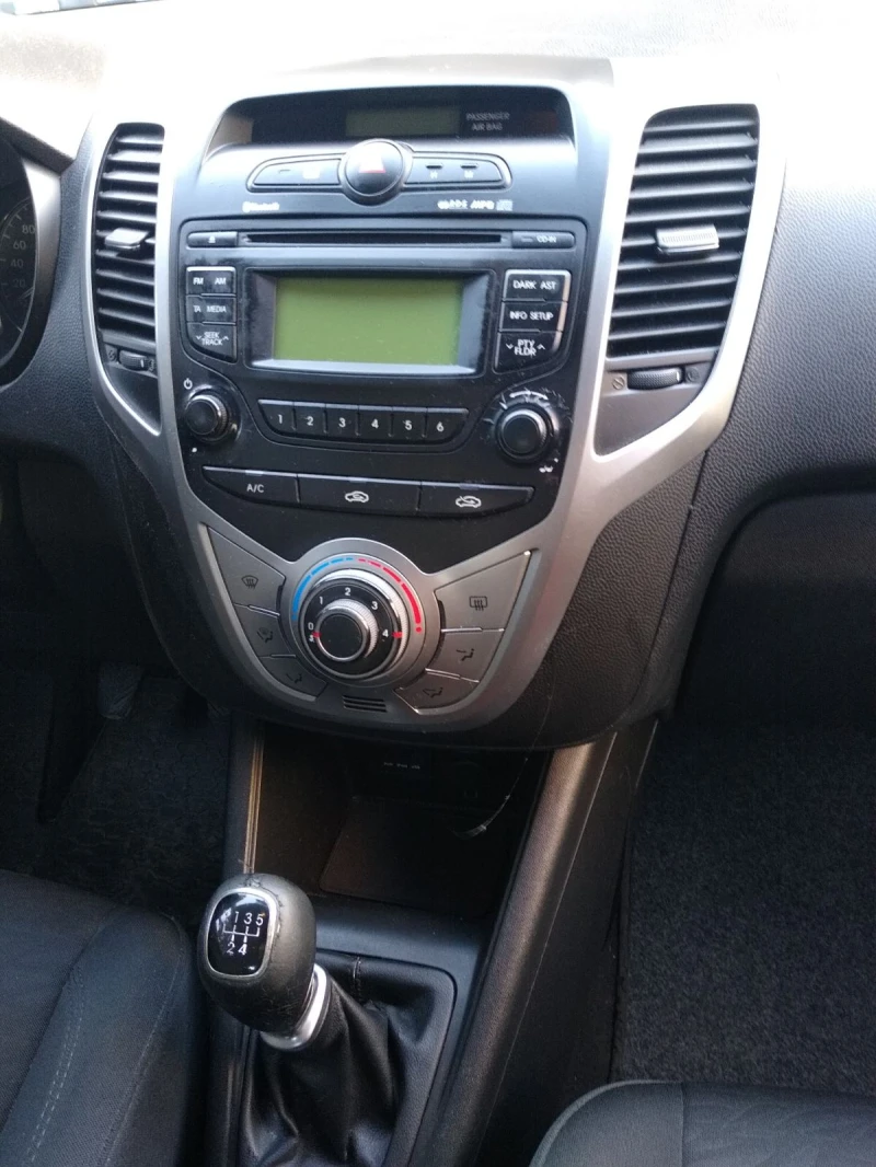 Hyundai Ix20, снимка 4 - Автомобили и джипове - 53167060