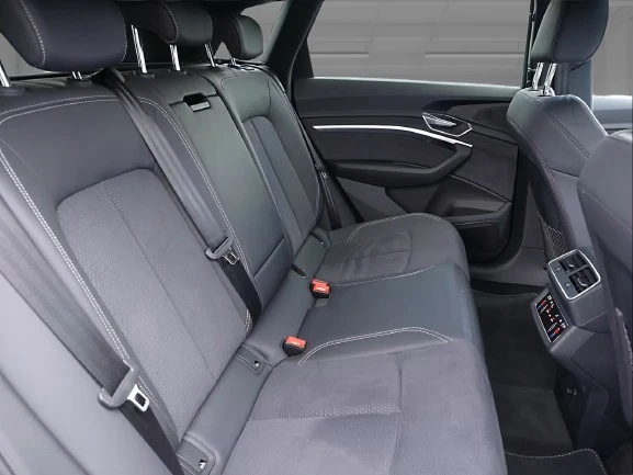 Audi E-Tron 55 Quattro = S-line = Air Suspension Гаранция - изображение 7