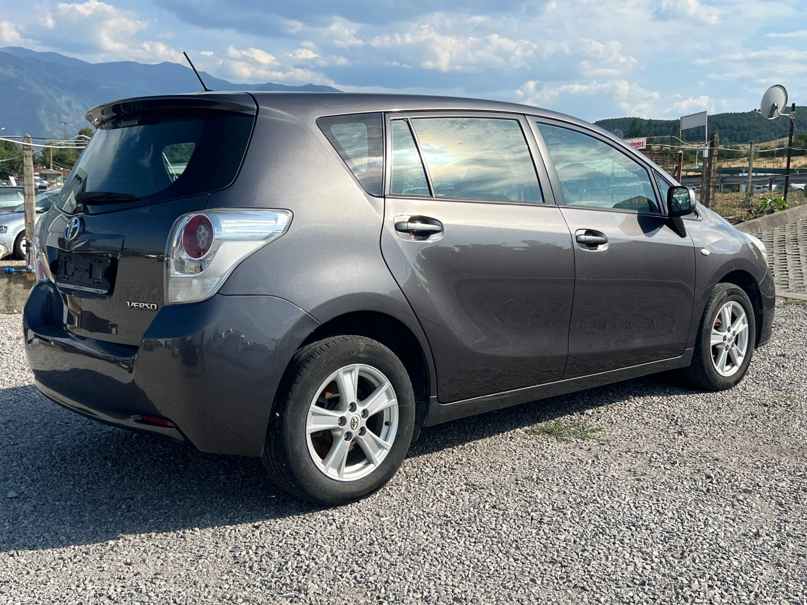 Toyota Verso Панорама - изображение 10
