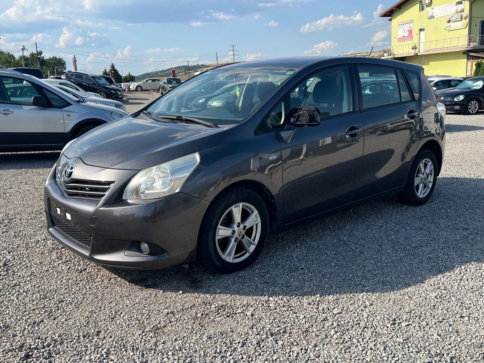Toyota Verso Панорама - изображение 3