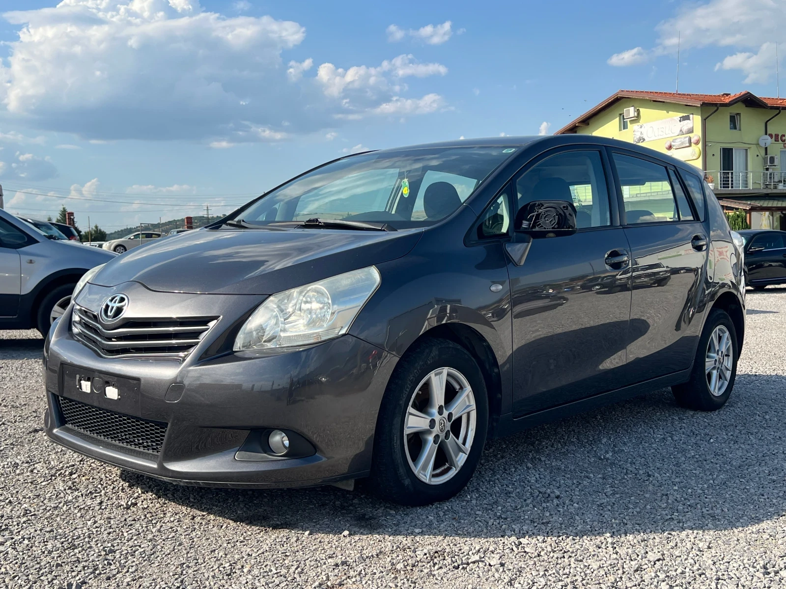 Toyota Verso Панорама - изображение 5