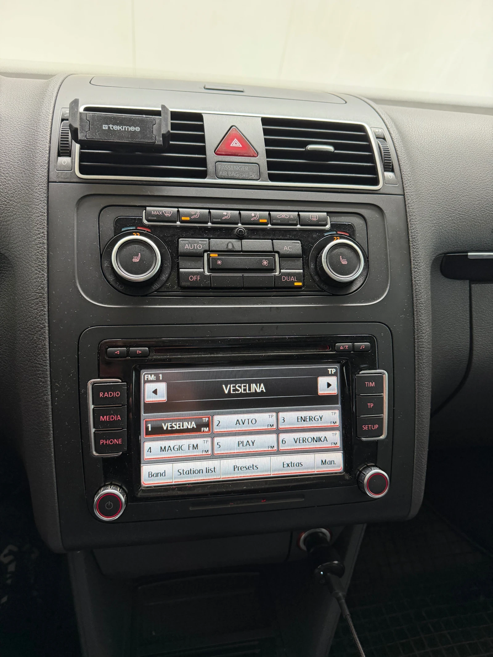 VW Touran 2.0 TDI, снимка 12 - Автомобили и джипове - 53885360