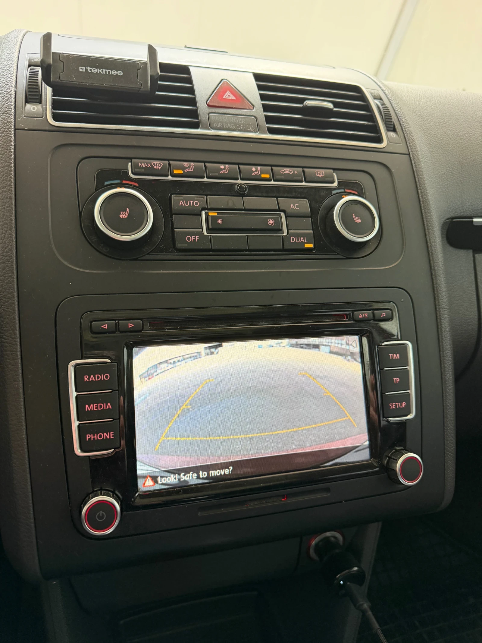 VW Touran 2.0 TDI, снимка 11 - Автомобили и джипове - 53885360