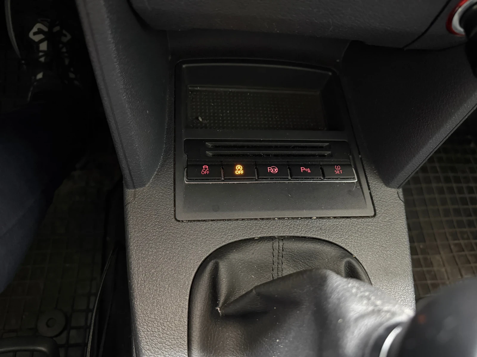 VW Touran 2.0 TDI, снимка 13 - Автомобили и джипове - 53885360