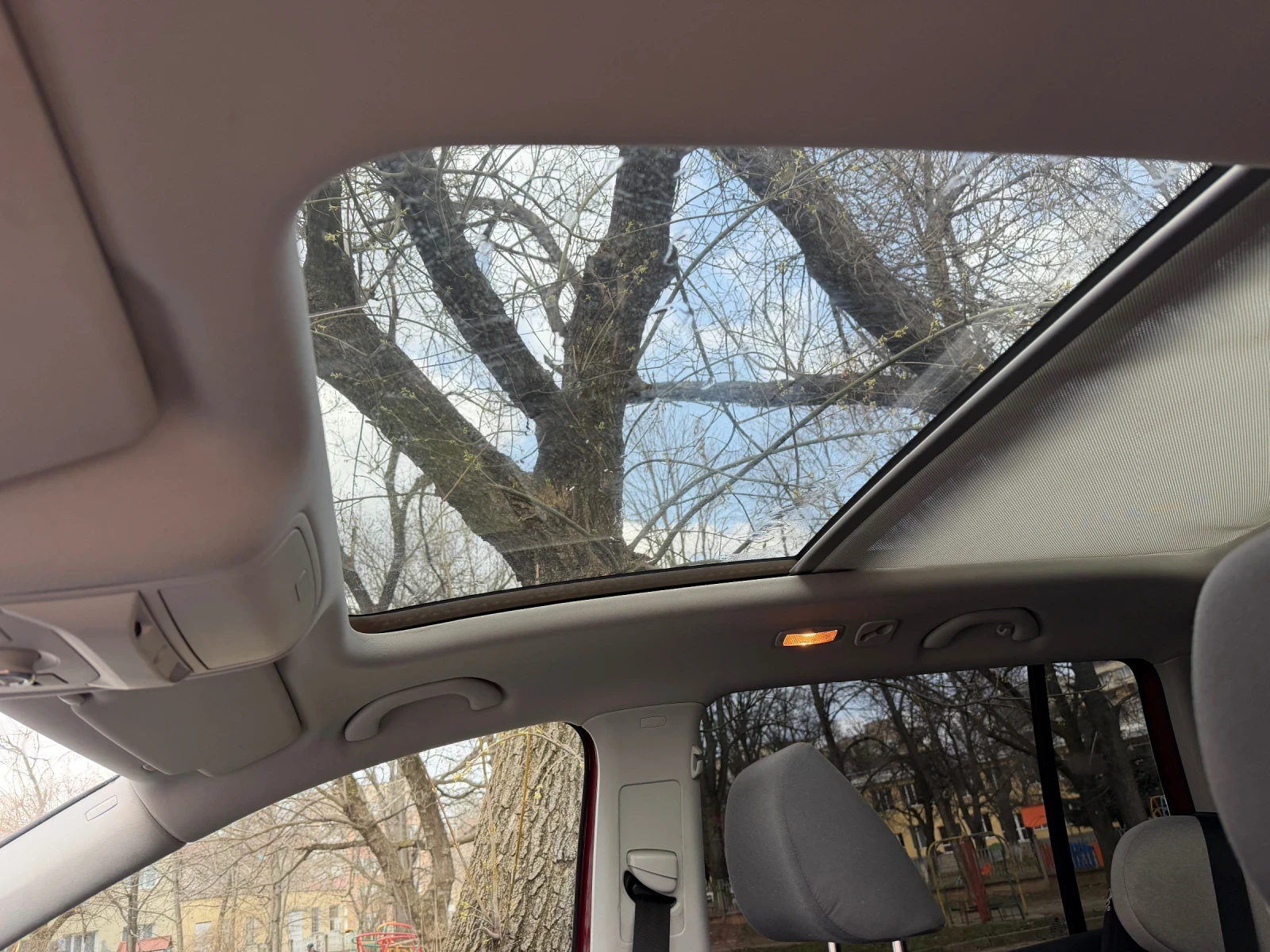 VW Touran 2.0 TDI, снимка 9 - Автомобили и джипове - 53885360