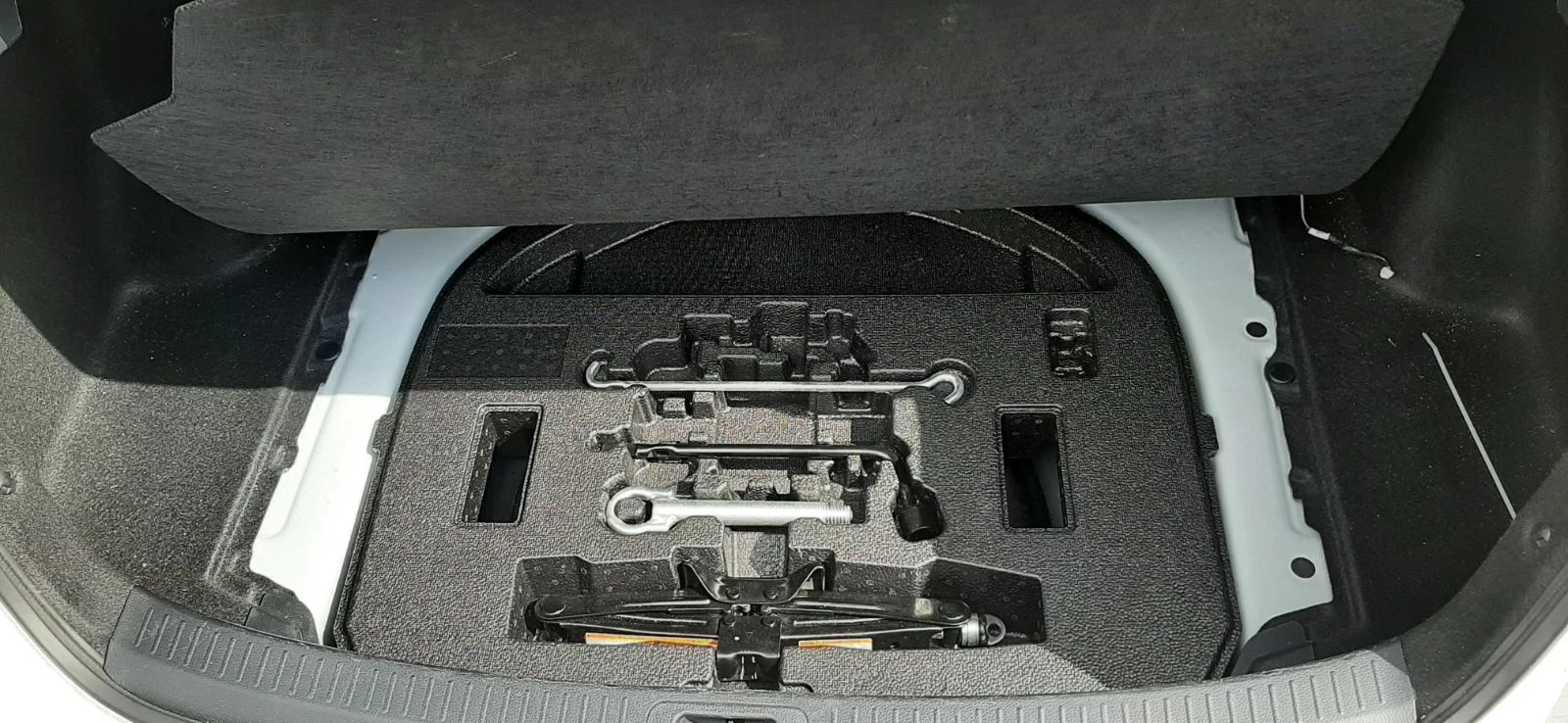 Toyota Corolla 1.8i hybrid 2ZRE, снимка 7 - Автомобили и джипове - 53999959