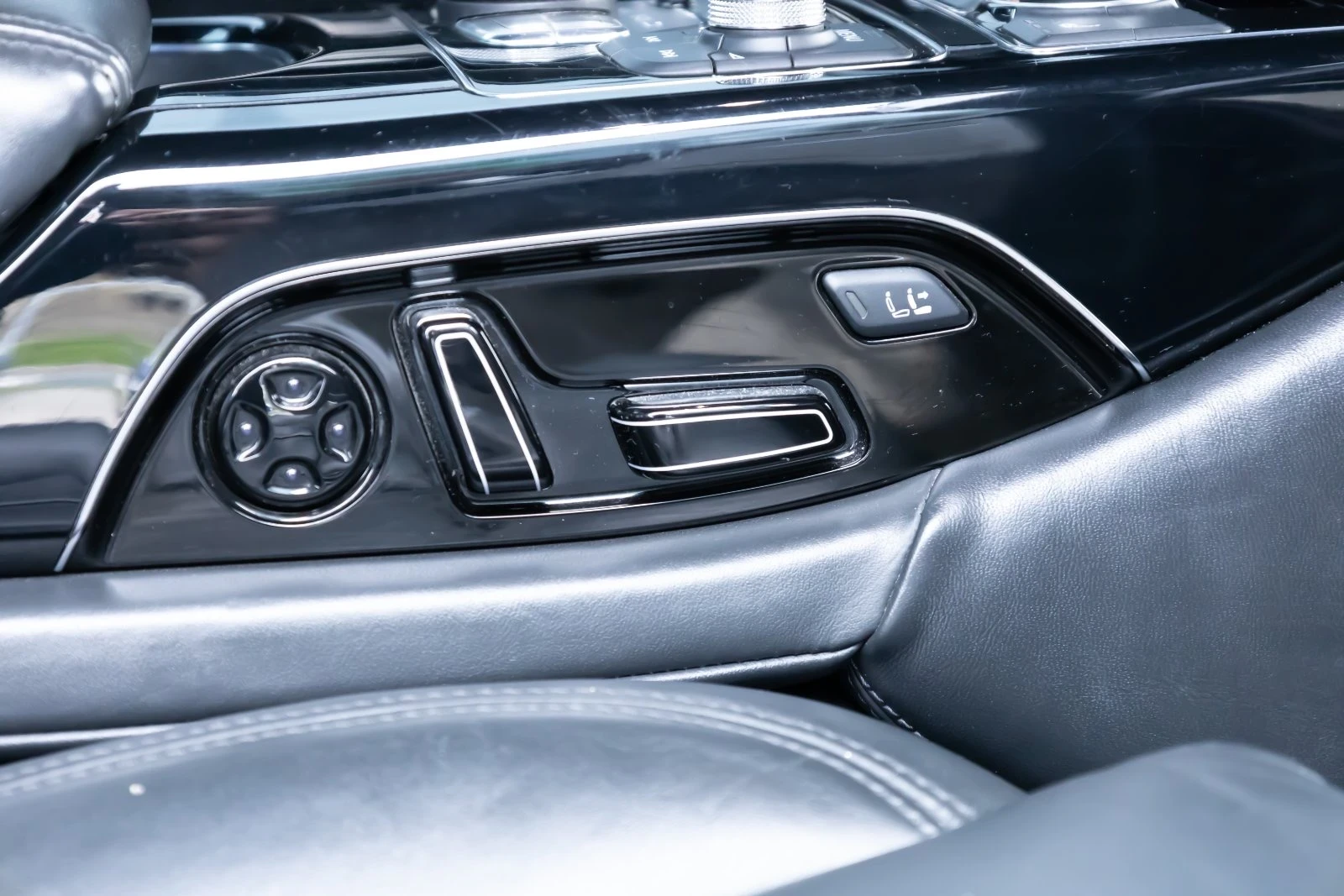 Audi A8, снимка 10 - Автомобили и джипове - 54156154