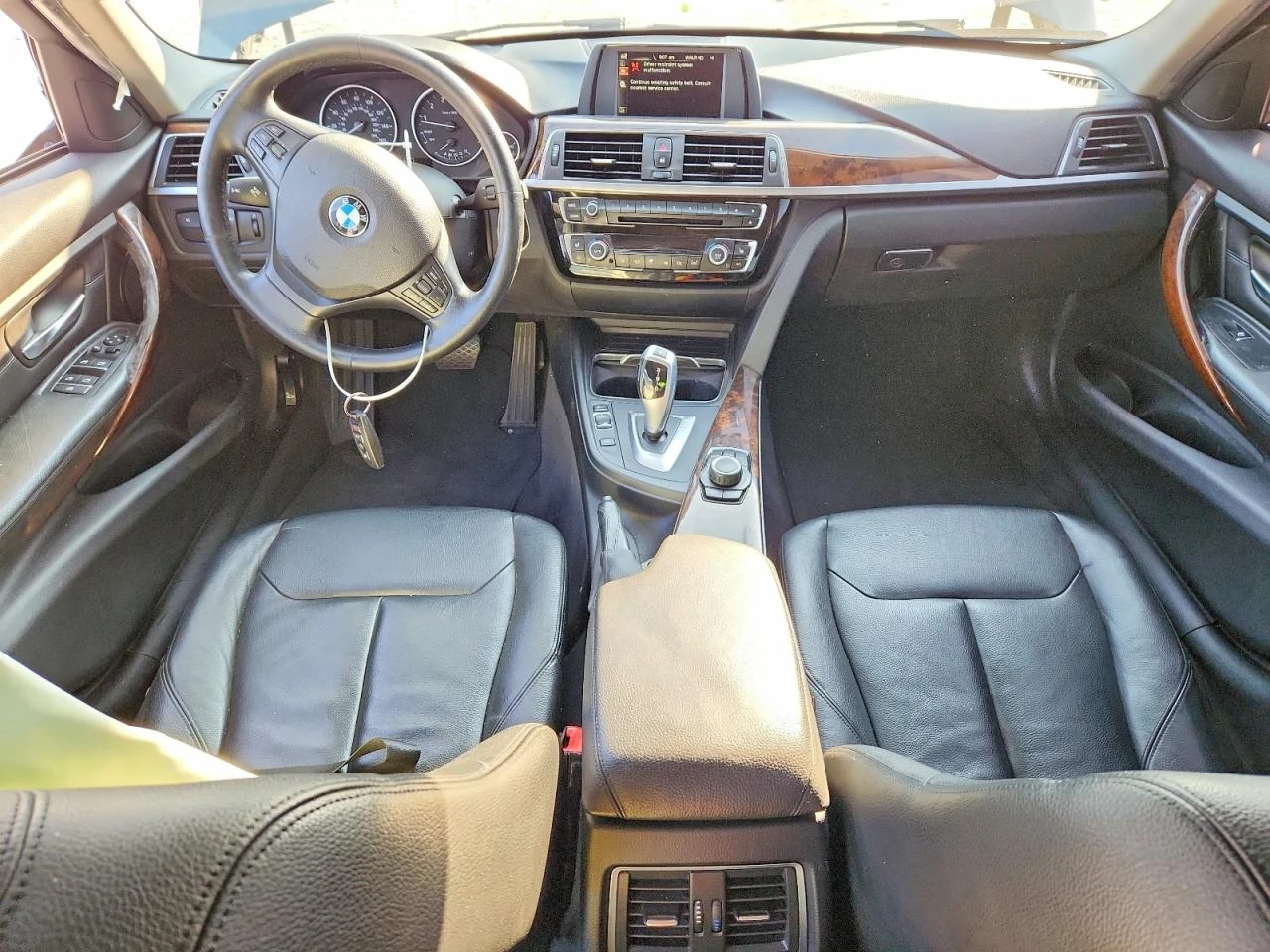 BMW 320 2.0l Xi, снимка 8 - Автомобили и джипове - 54705902