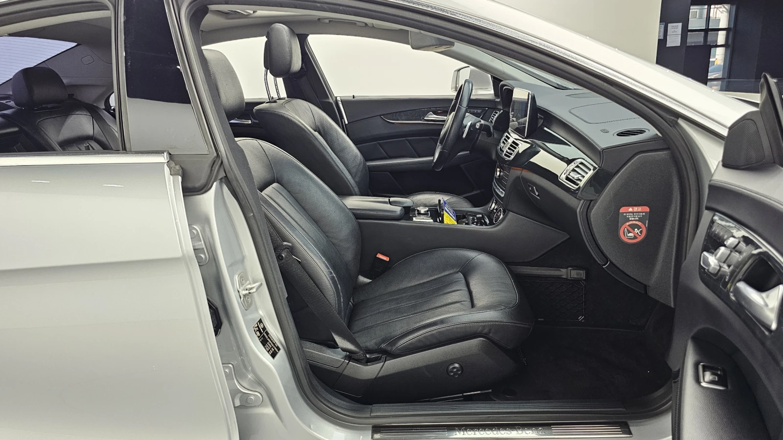 Mercedes-Benz CLS 350 4MATIC 258к.с.* AIRMATIC* ОБДУХВАНЕ* Dynamic LED, снимка 11 - Автомобили и джипове - 54821683