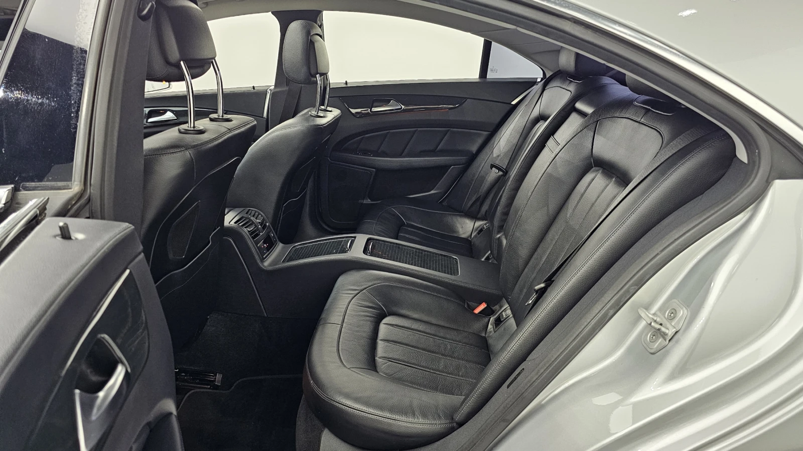 Mercedes-Benz CLS 350 4MATIC 258к.с.* AIRMATIC* ОБДУХВАНЕ* Dynamic LED, снимка 12 - Автомобили и джипове - 54821683