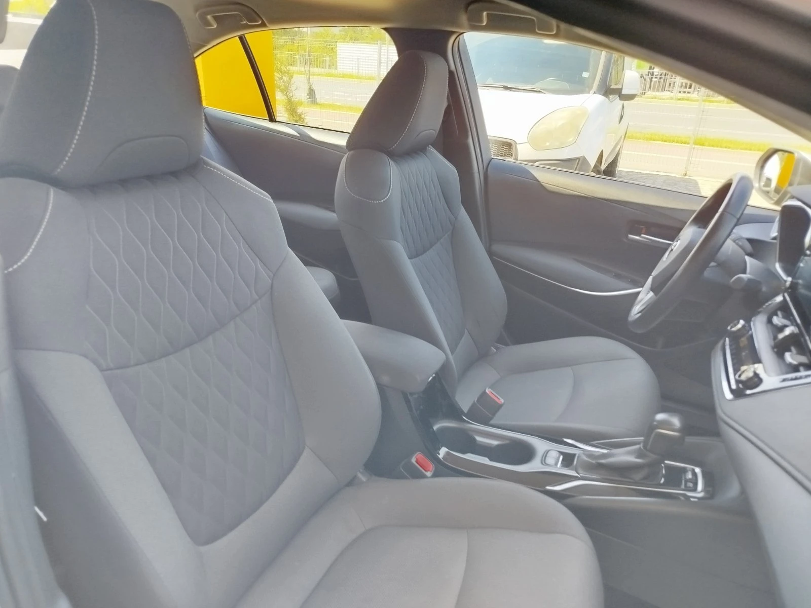 Toyota Corolla 1.8Hybrid/ 122к.с./ E-CVT, снимка 13 - Автомобили и джипове - 55229573