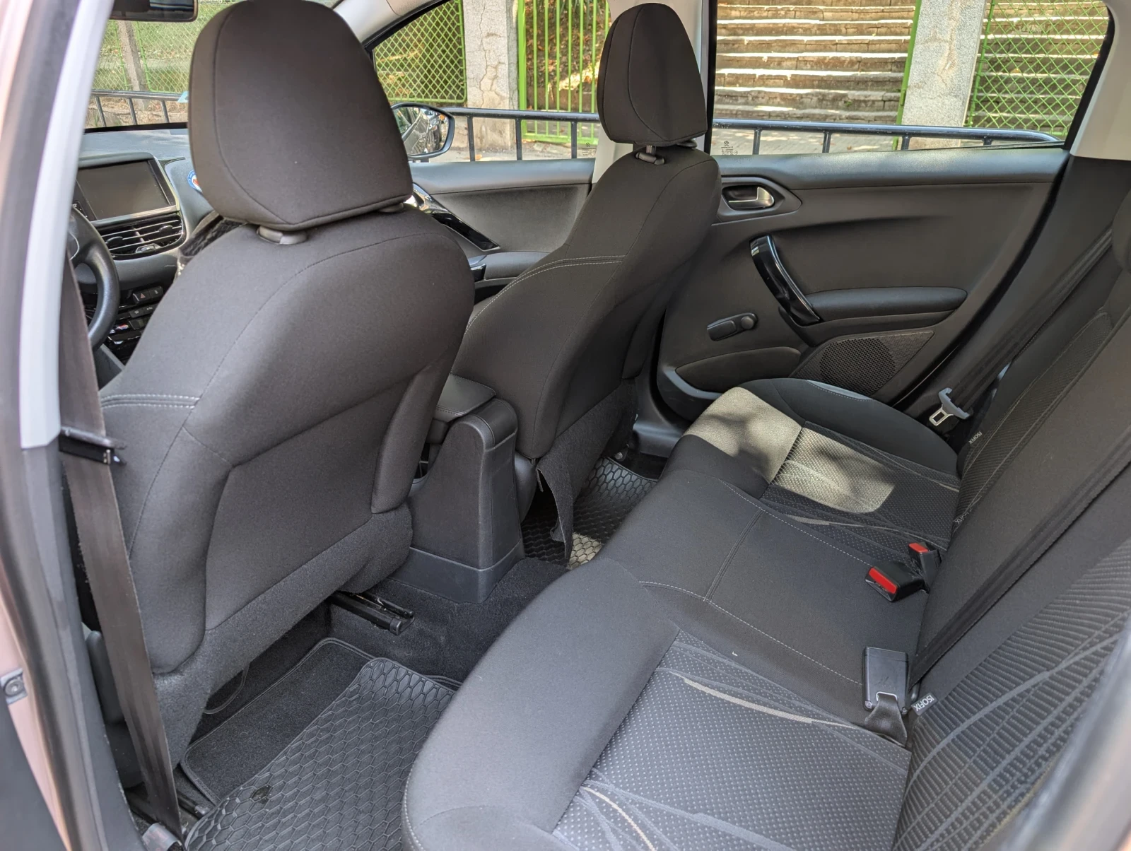 Peugeot 208, снимка 4 - Автомобили и джипове - 55653030