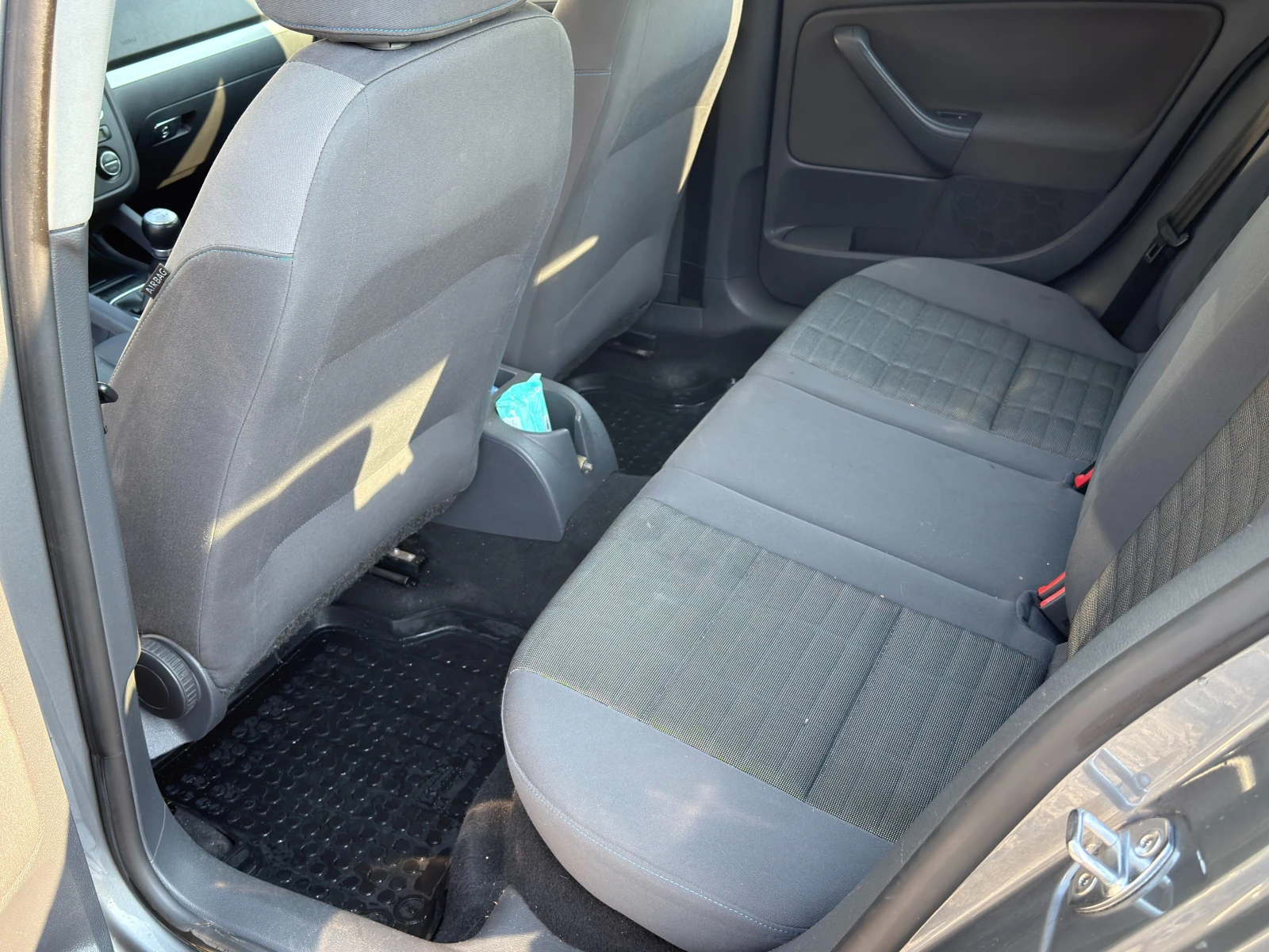 VW Golf 1.6 , снимка 6 - Автомобили и джипове - 55703742