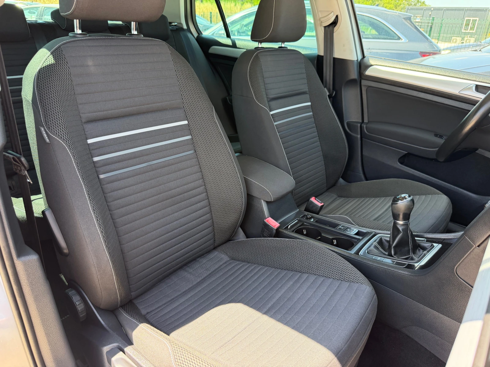 VW Golf 1.6TDI PANORAMA DISTR CUP EDITION, снимка 11 - Автомобили и джипове - 55833729