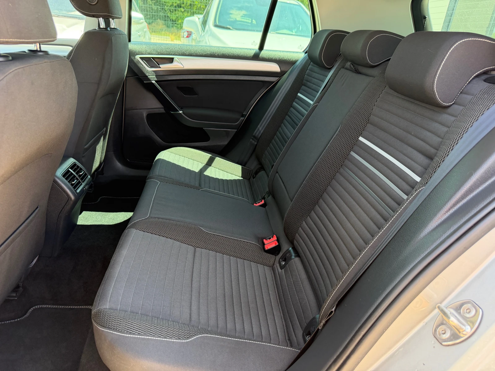 VW Golf 1.6TDI PANORAMA DISTR CUP EDITION, снимка 12 - Автомобили и джипове - 55833729