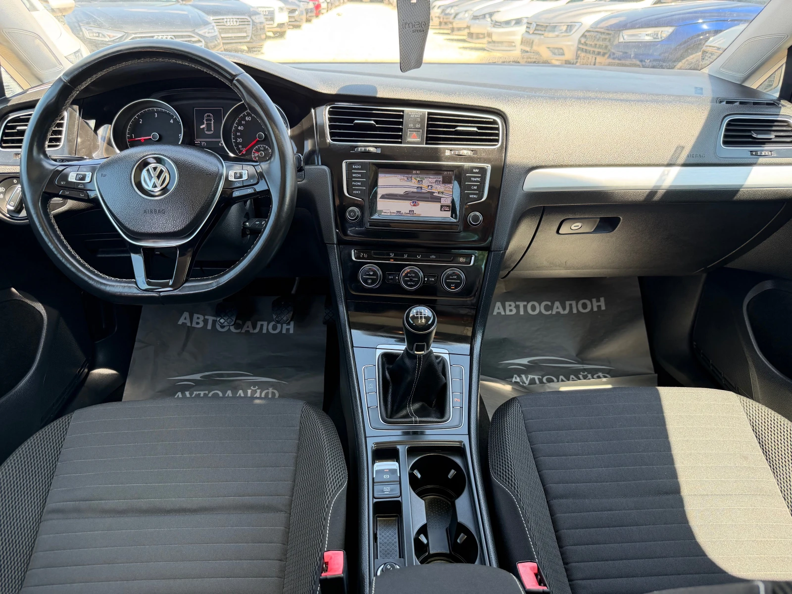 VW Golf 1.6TDI PANORAMA DISTR CUP EDITION, снимка 8 - Автомобили и джипове - 55833729