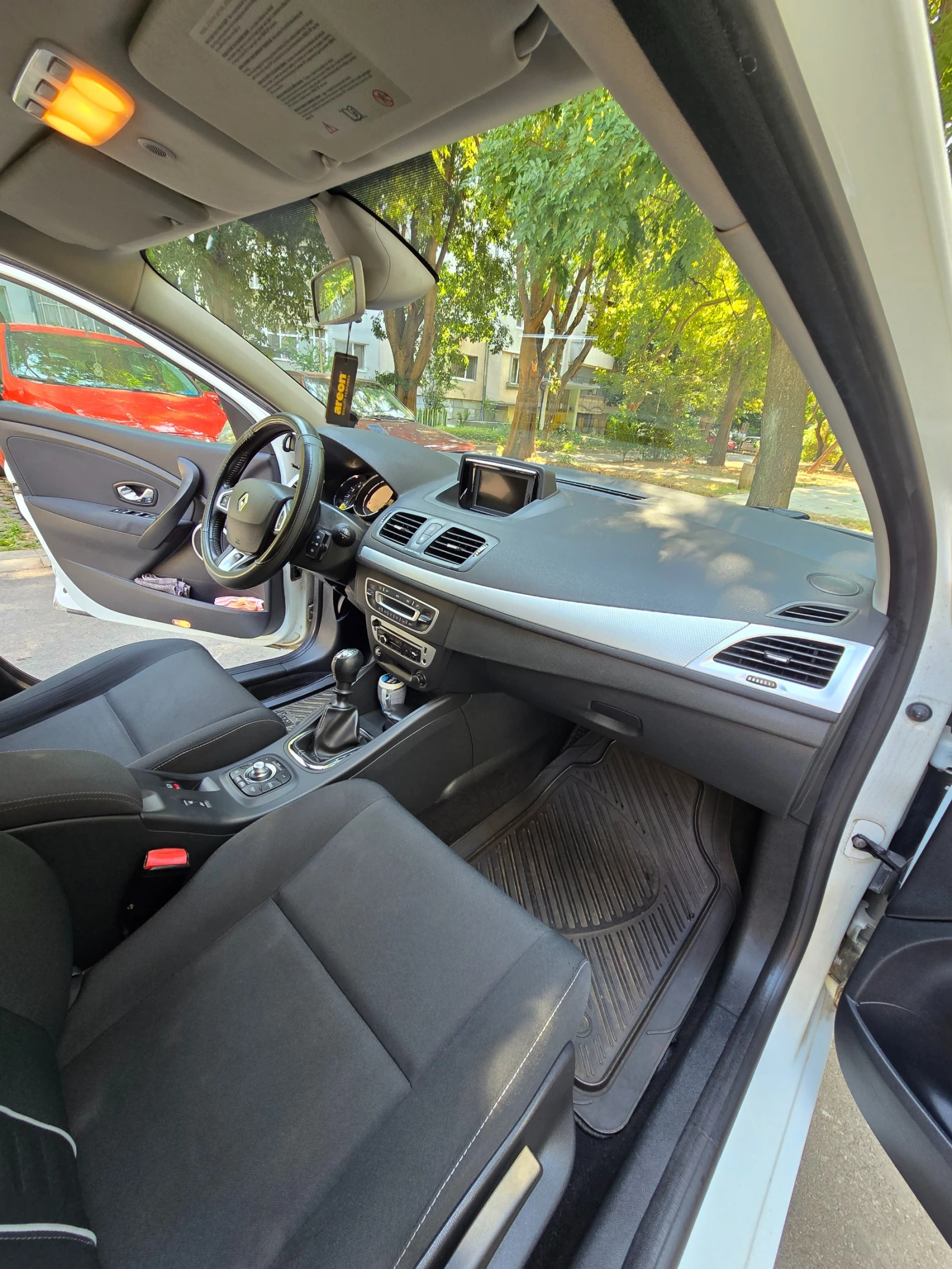 Renault Megane 1.5 dCi 110кс, снимка 14 - Автомобили и джипове - 56057468