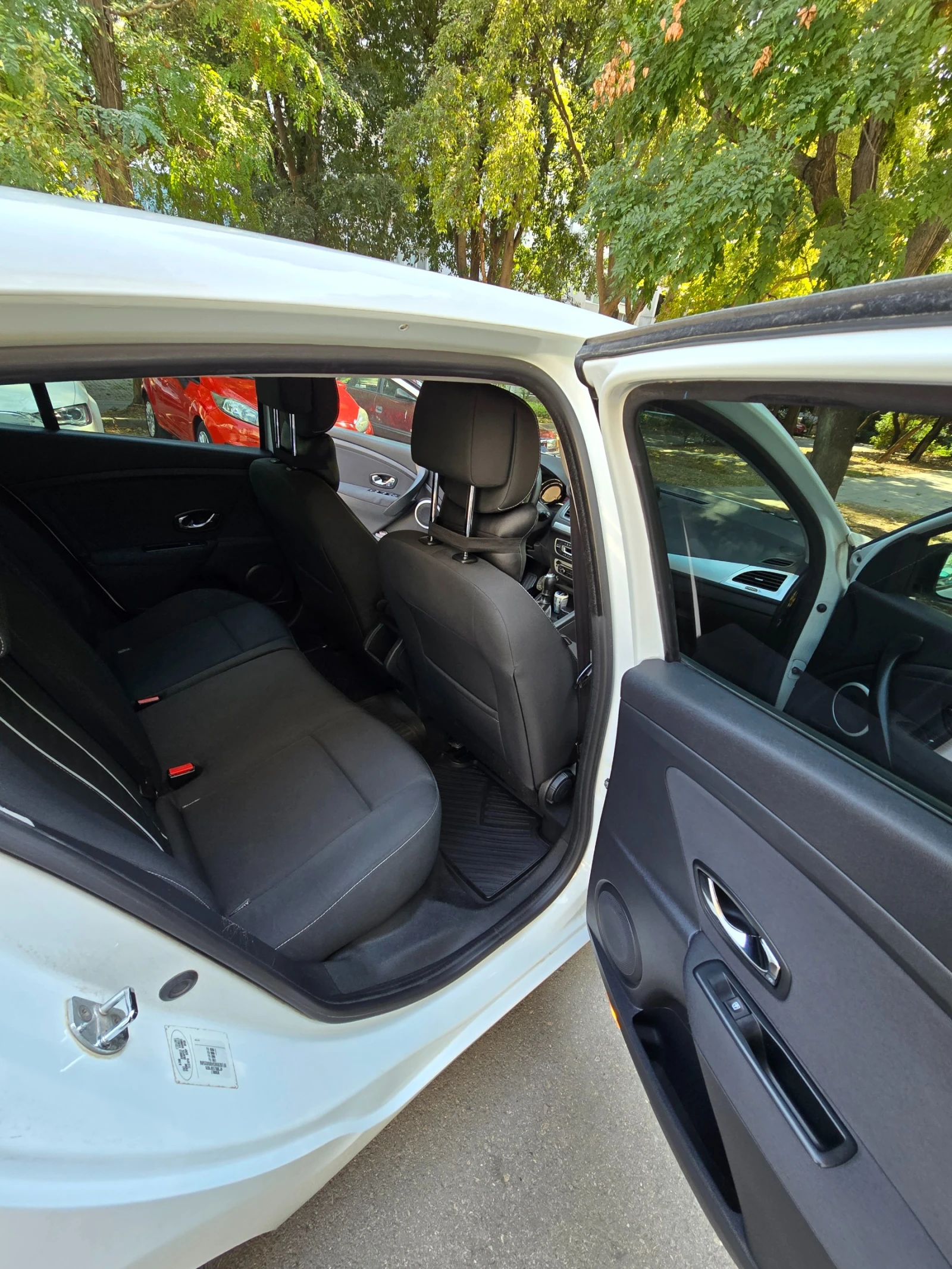 Renault Megane 1.5 dCi 110кс, снимка 15 - Автомобили и джипове - 56057468