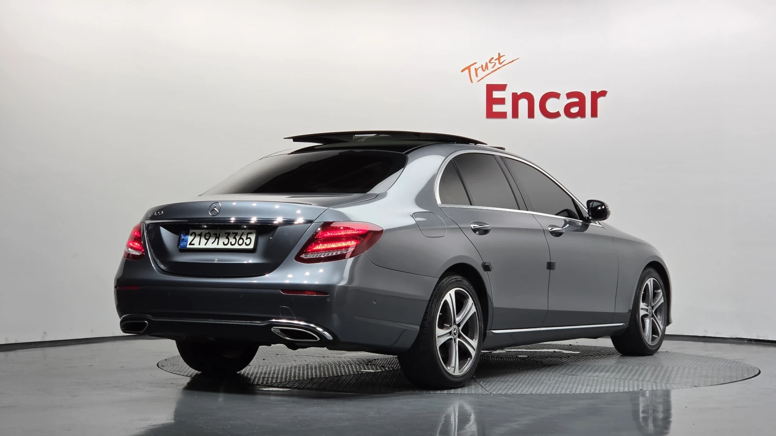 Mercedes-Benz E 300 Avantgarde, снимка 2 - Автомобили и джипове - 56536367