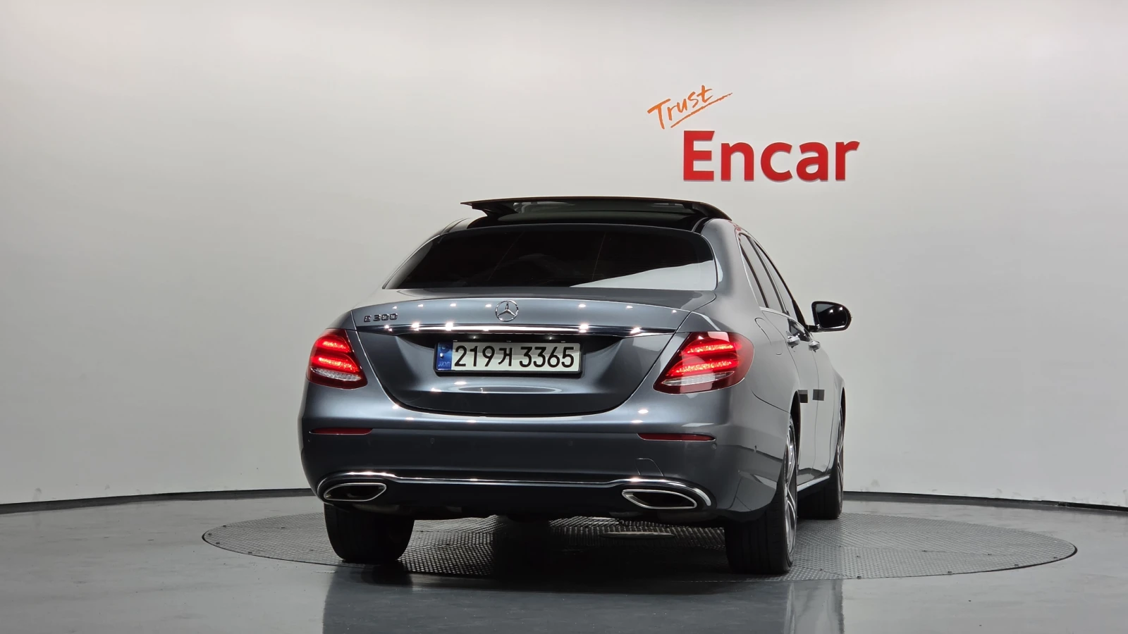 Mercedes-Benz E 300 Avantgarde, снимка 4 - Автомобили и джипове - 56536367