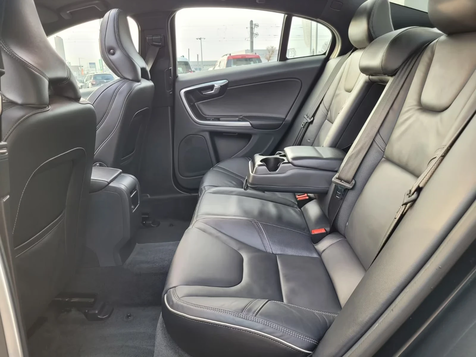 Volvo S60 3.0Т 305hp, снимка 7 - Автомобили и джипове - 56626292
