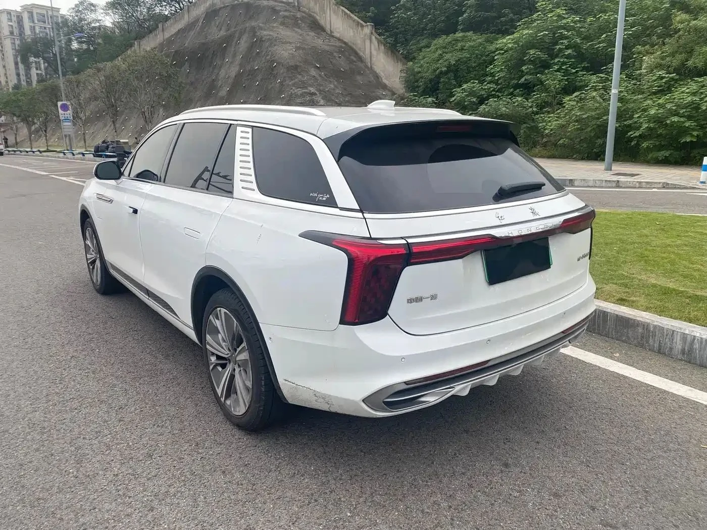 HongQi E-HS9 | Mobile.bg � ����������� 4