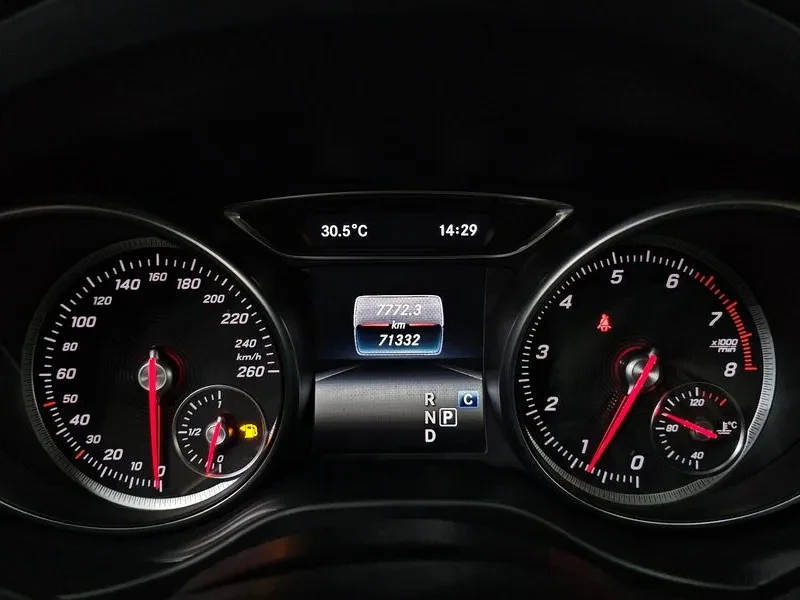 Mercedes-Benz GLA 220, снимка 7 - Автомобили и джипове - 55898284