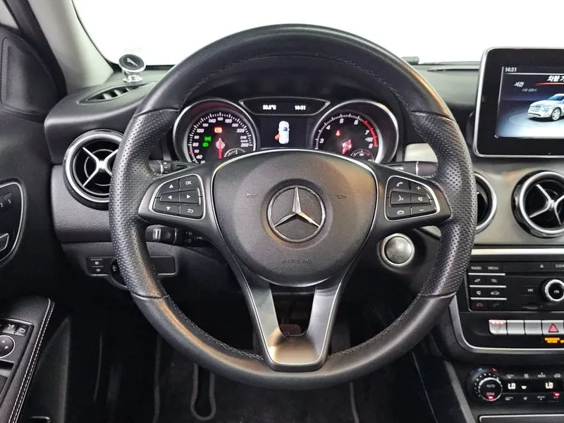 Mercedes-Benz GLA 220, снимка 12 - Автомобили и джипове - 55898284