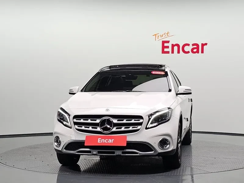 Mercedes-Benz GLA 220, снимка 2 - Автомобили и джипове - 55898284