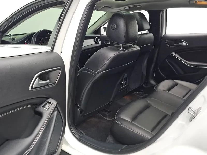Mercedes-Benz GLA 220, снимка 11 - Автомобили и джипове - 55898284